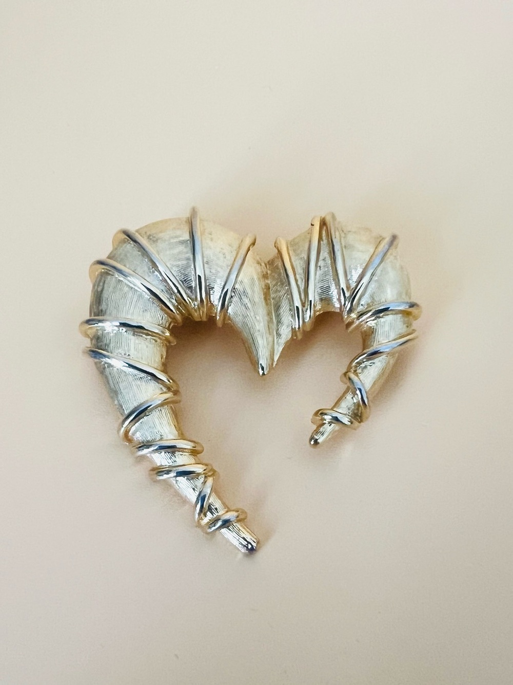 Vintage Anne Klein Goldtone Heart Brooch Pin Unsigned
